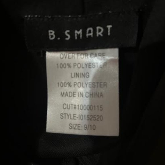 B. Smart Black Gown - Picture 7 of 7